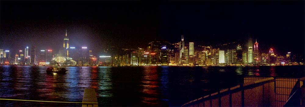 44hongkong_harbor_night_pan